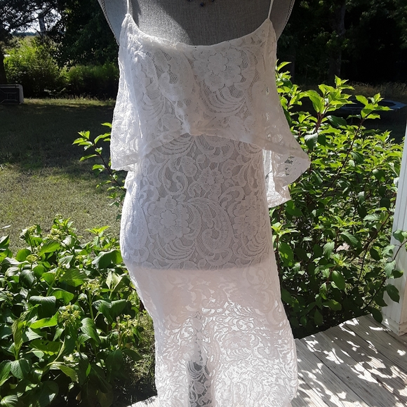 Lace Low Back Maxi Dress - Picture 2 of 11